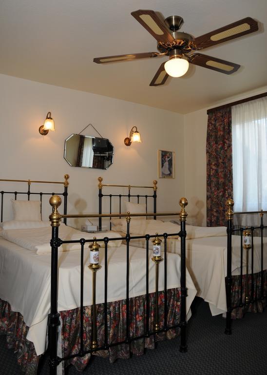 Hotel Admiral Wiesbaden Oda fotoğraf