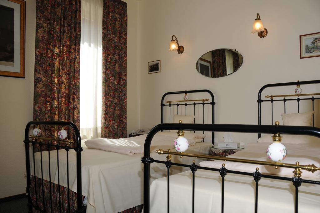 Hotel Admiral Wiesbaden Oda fotoğraf