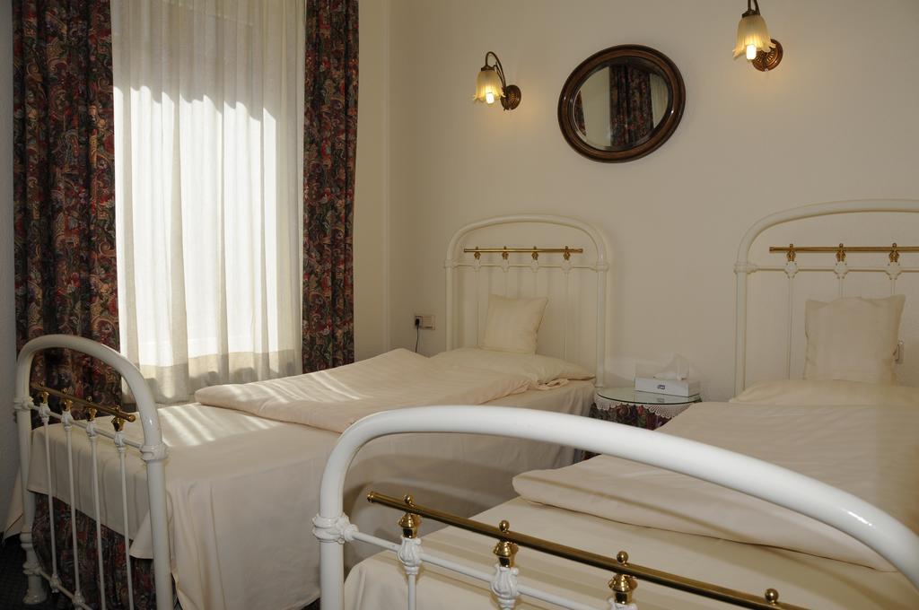 Hotel Admiral Wiesbaden Oda fotoğraf