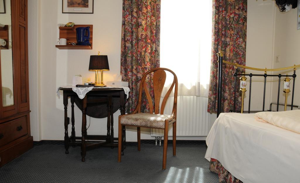 Hotel Admiral Wiesbaden Oda fotoğraf