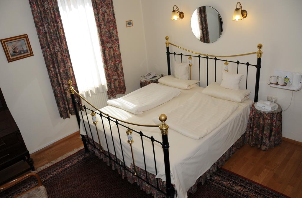 Hotel Admiral Wiesbaden Oda fotoğraf