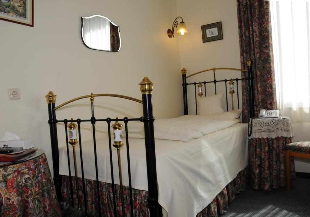 Hotel Admiral Wiesbaden Oda fotoğraf
